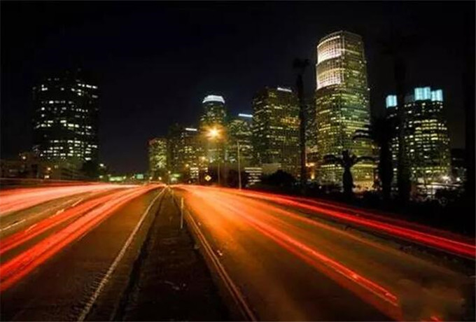 泰安租车夜间跑高速注意事项 避免一个人出行